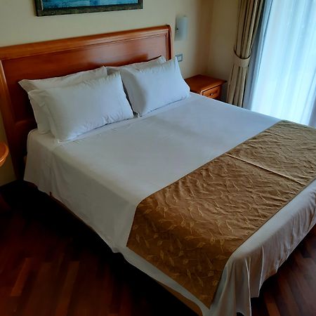 Domina Borgo Degli Ulivi - Garda Lake การ์โดเน ริเวียรา ภายนอก รูปภาพ